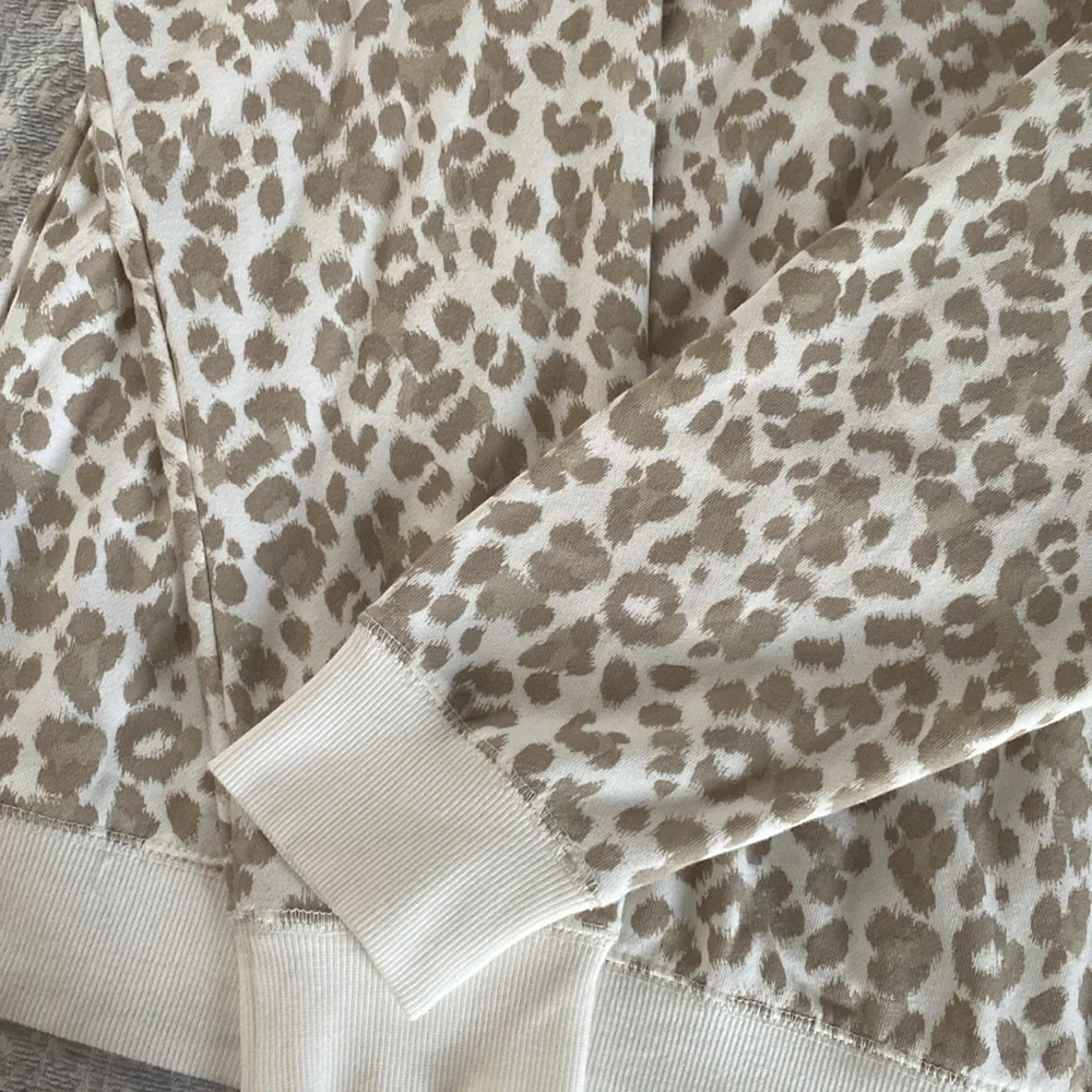 Old Navy XL Tall Women’s Leopard Print Sweatshirt - Picture 3 of 3